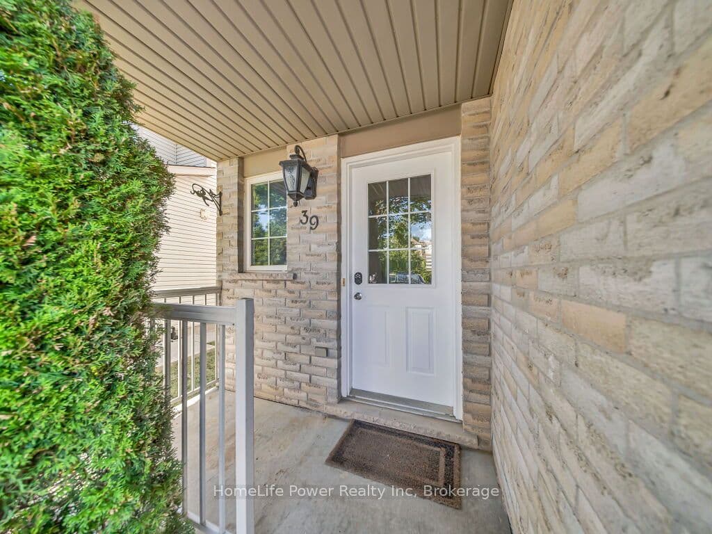 39 Reistview Street, Kitchener, ON N2E 4H3