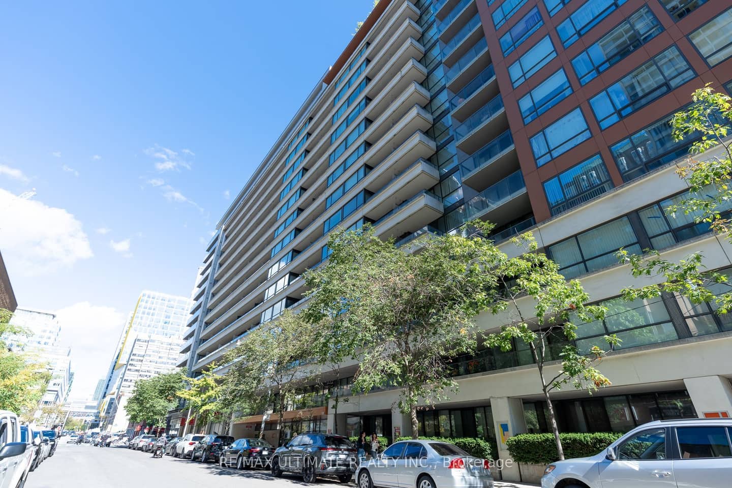 111 Elizabeth Street 627, Toronto, ON M5G 1P7
