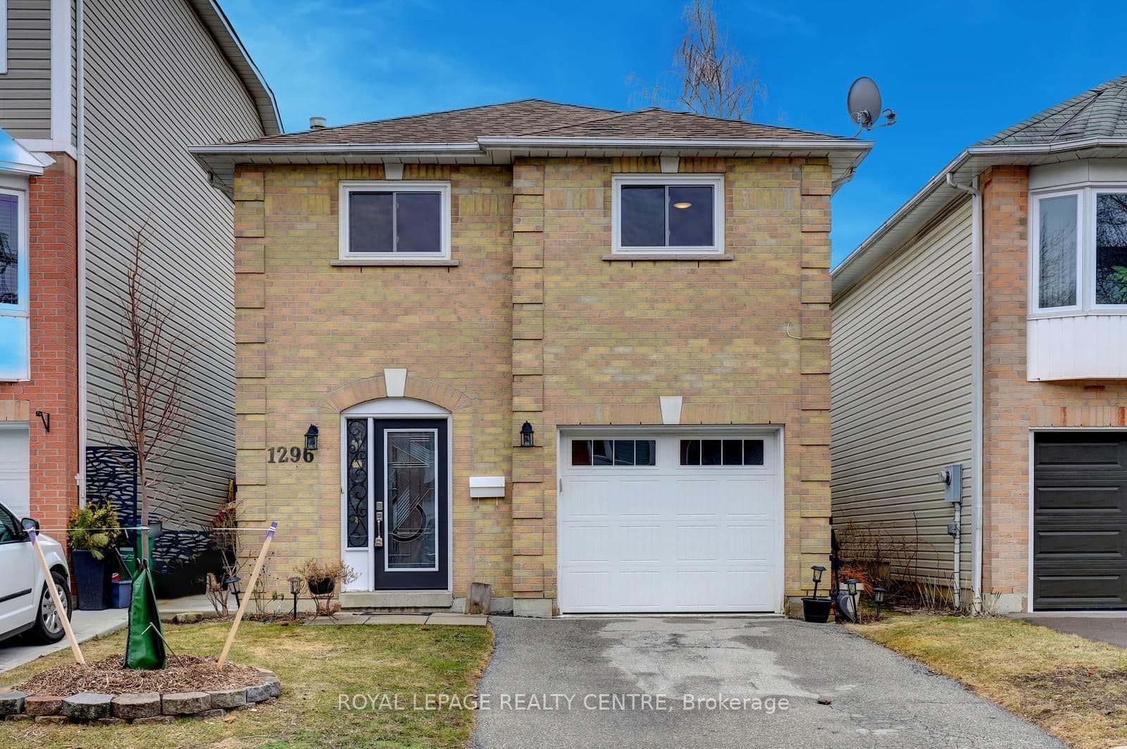 1296 Woodhill Court, Mississauga, ON L5E 3H1