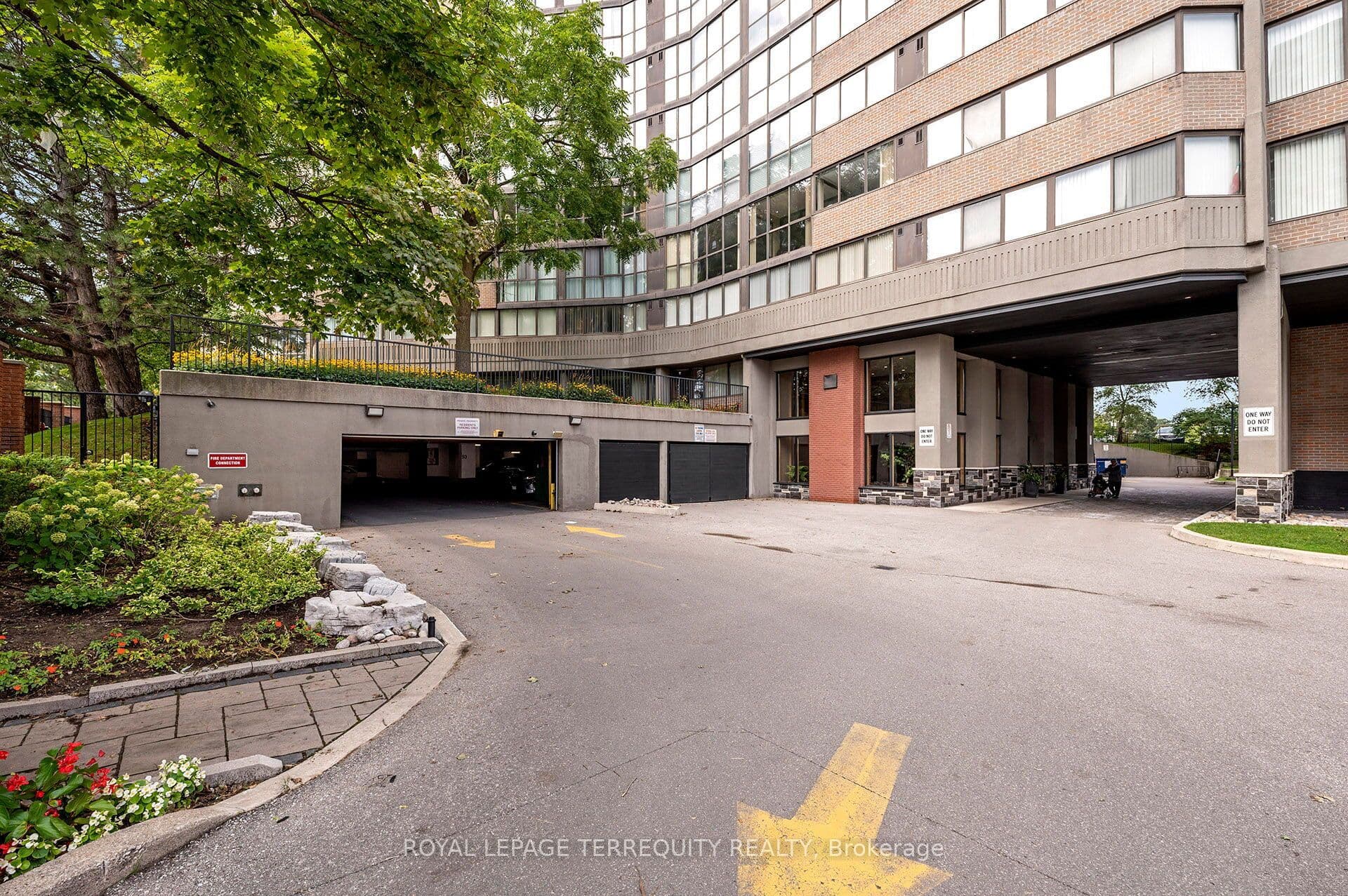 40 Richview Road 2002, Toronto, ON M9A 5C1