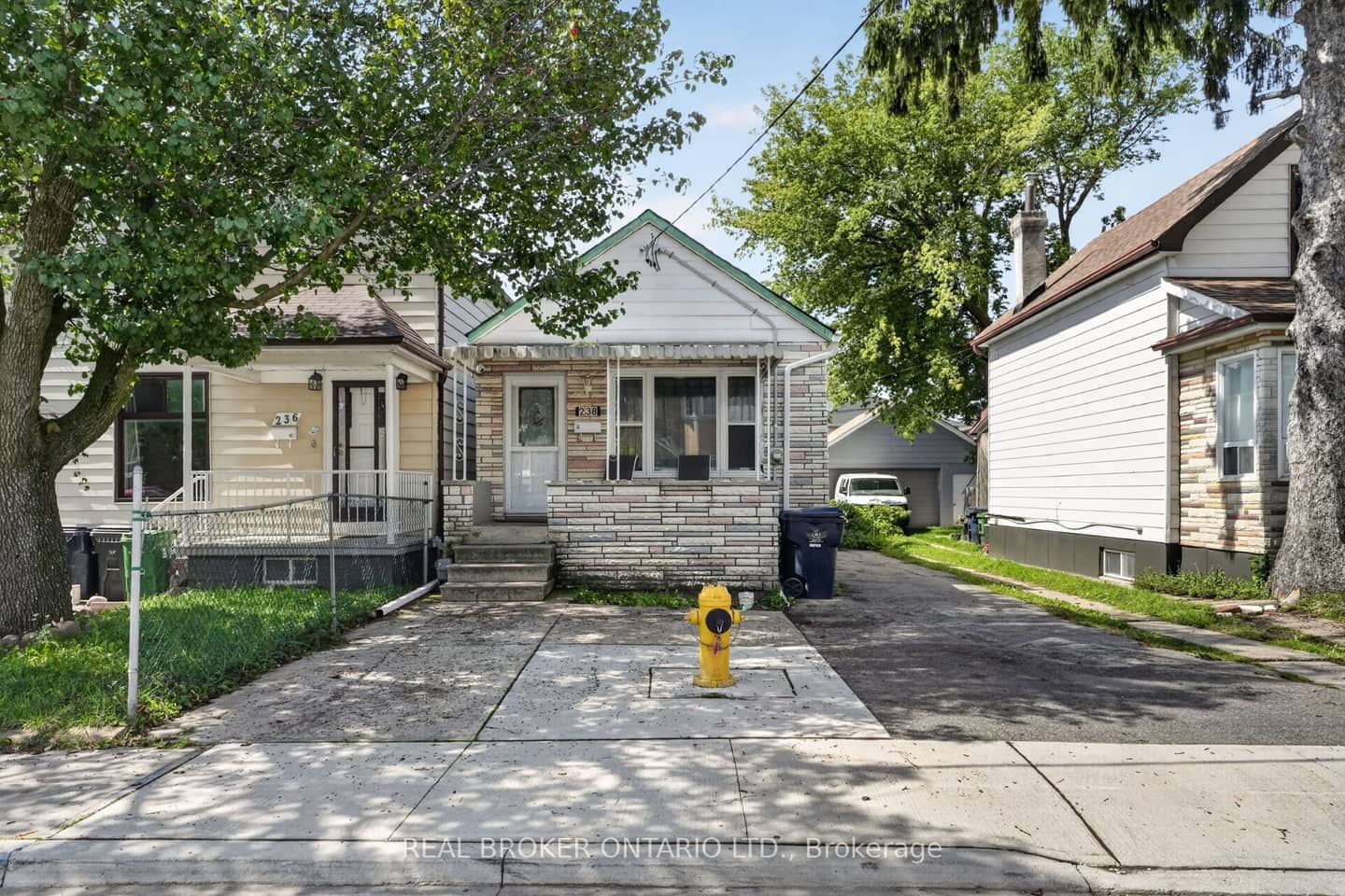 238 Chambers Avenue, Toronto, ON M6M 3L5