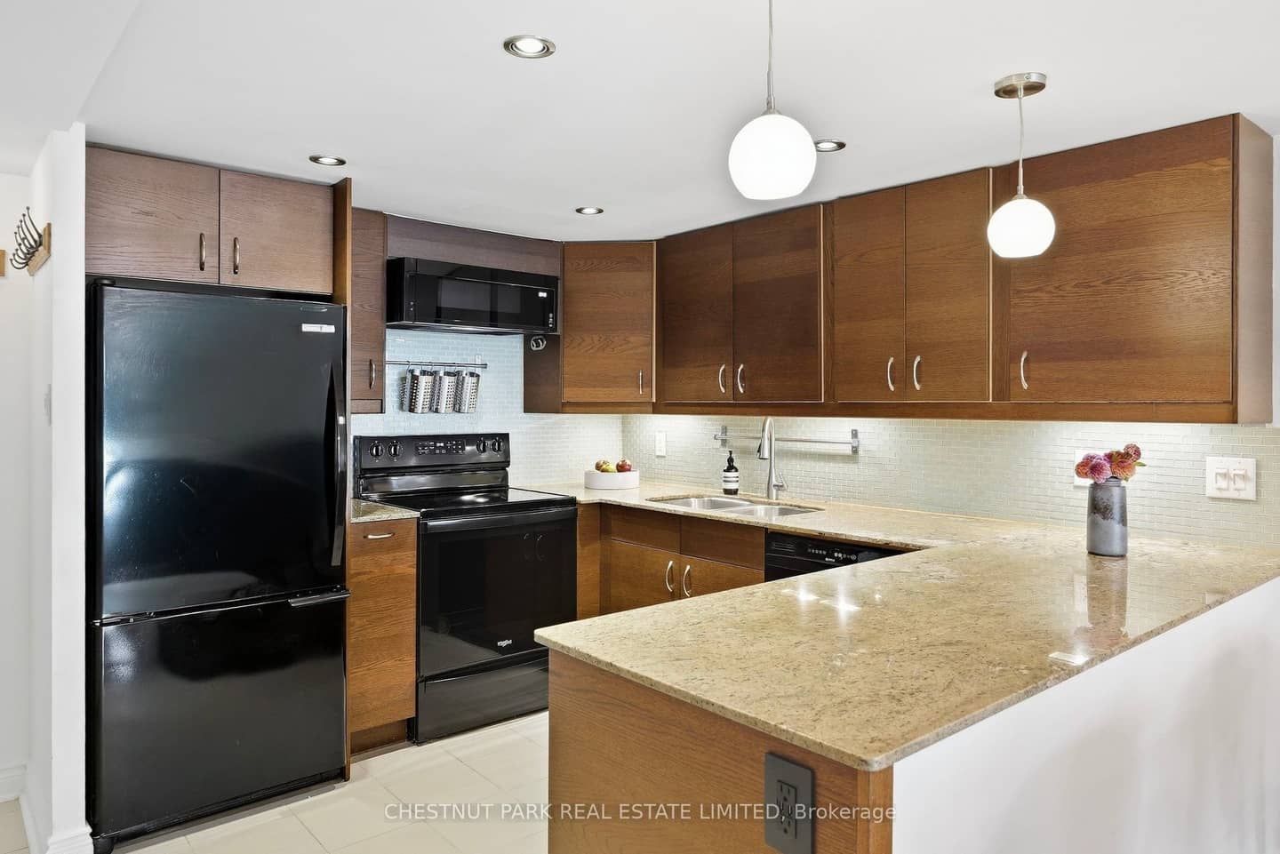 65 Scadding Avenue 211, Toronto, ON M5A 4L1