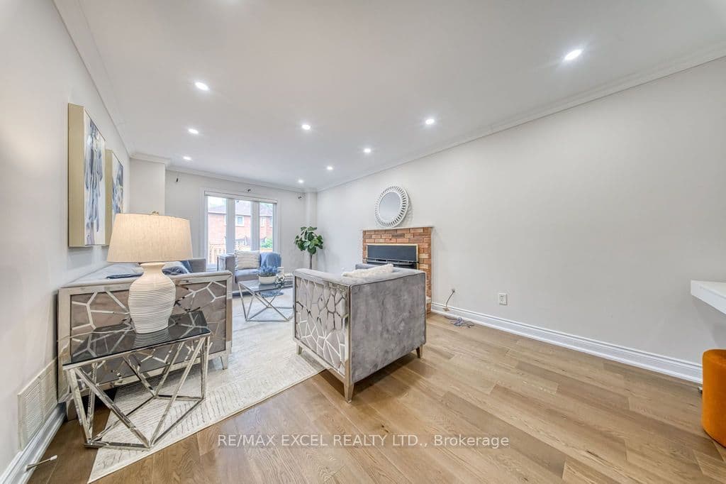 2105 Oakmead Boulevard, Oakville, ON L6H 5C2