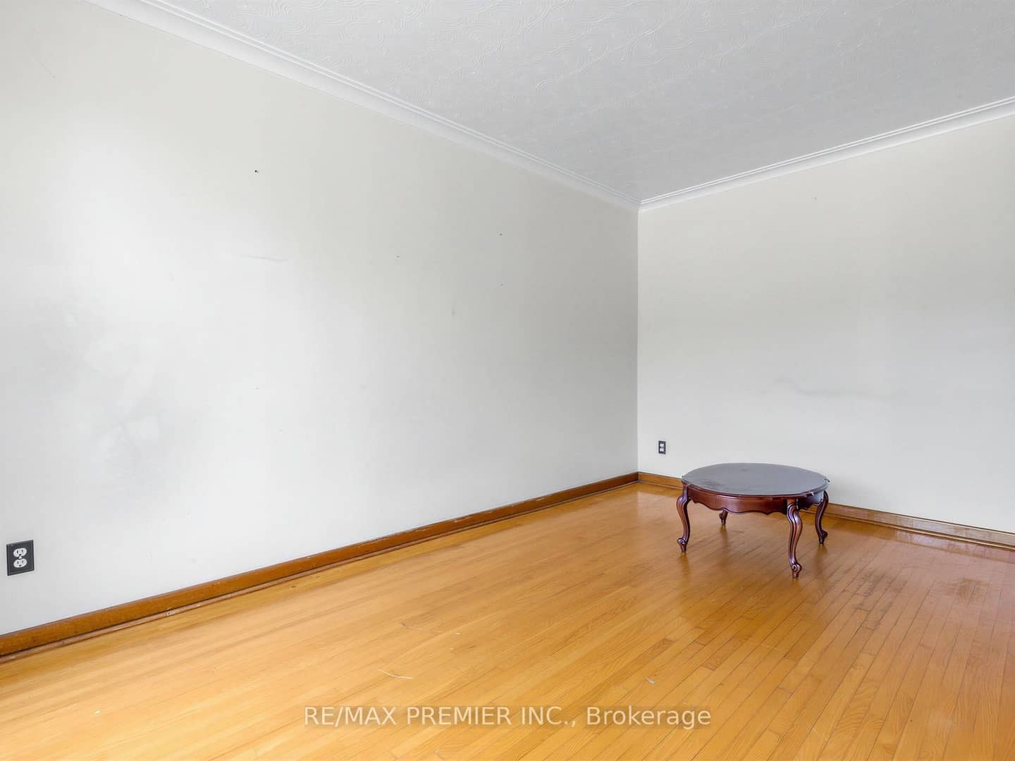 86 Gilbert Avenue, Toronto, ON M6E 4W1