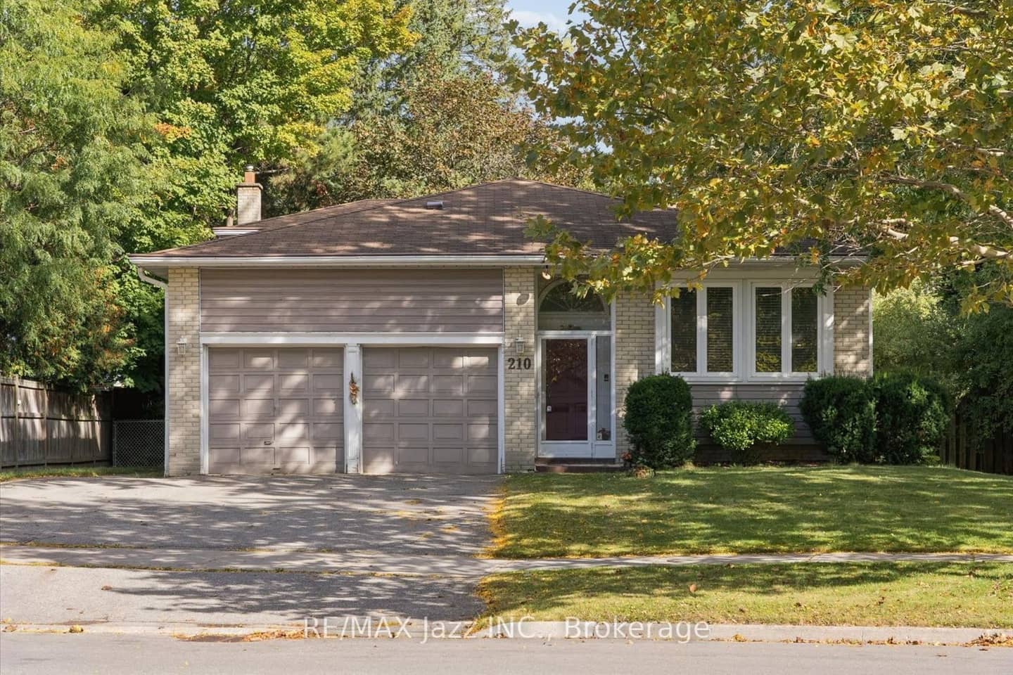 210 Murray Drive, Aurora, ON L4G 2C5