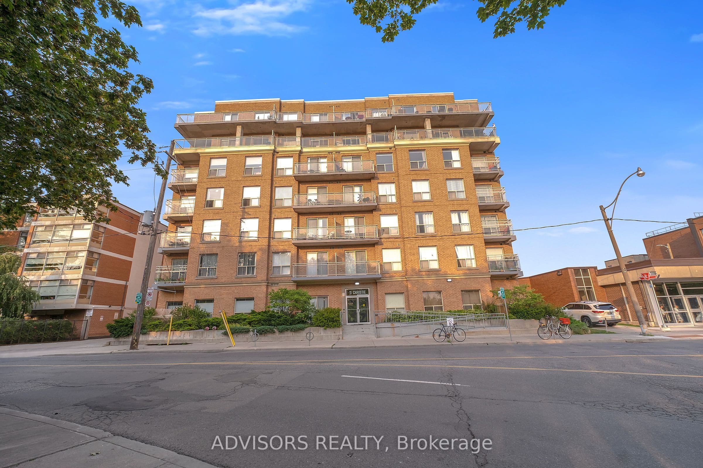 11 Christie Street 209, Toronto, ON M6G 3B1