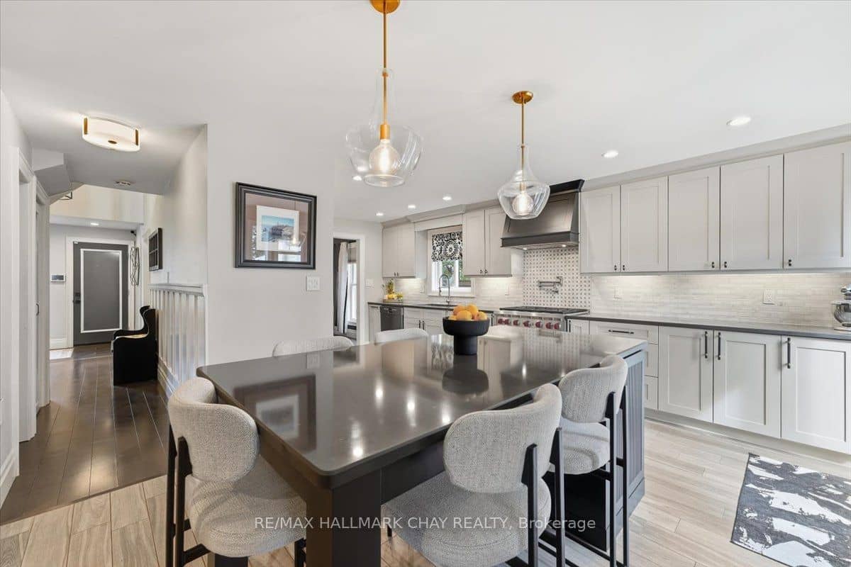 5 Draper Court, Whitby, ON L1P 1G7