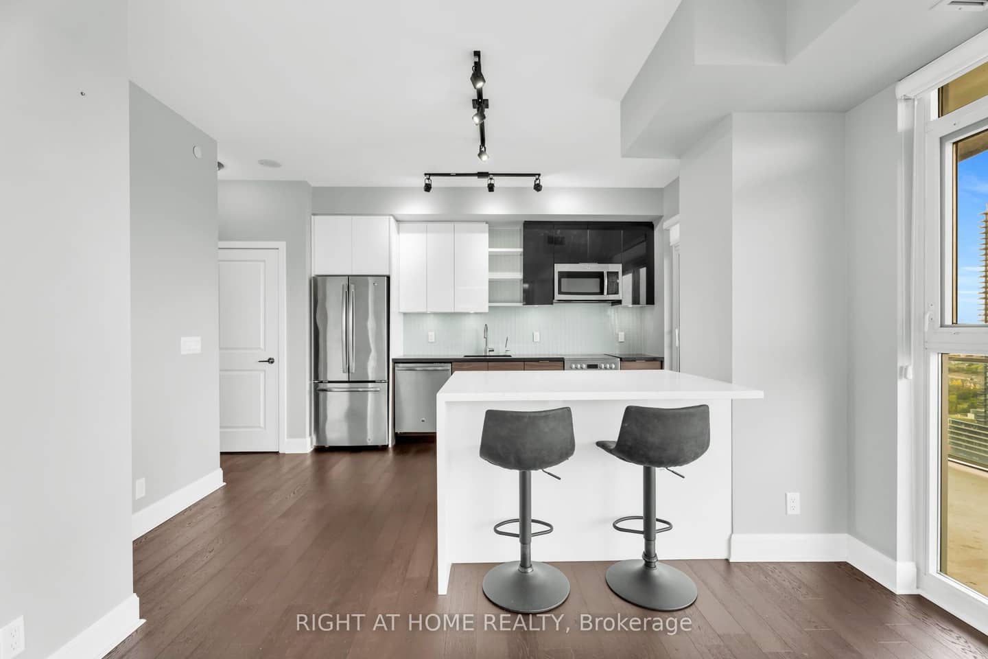 33 Shore Breeze Drive 2304, Toronto, ON M8V 0G1