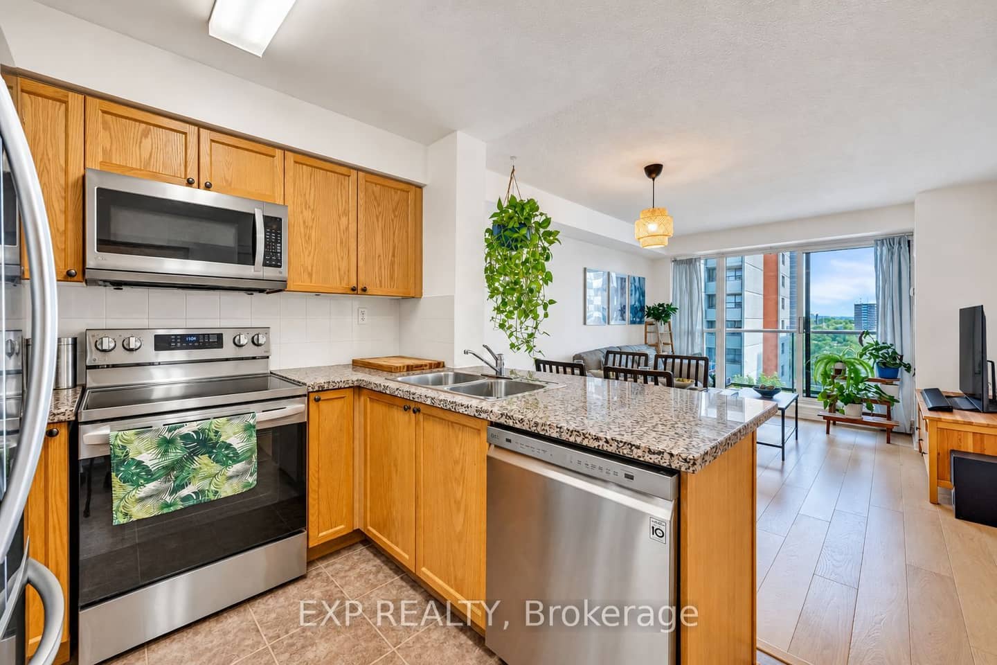 5 Michael Power Place 709, Toronto, ON M9A 0A3