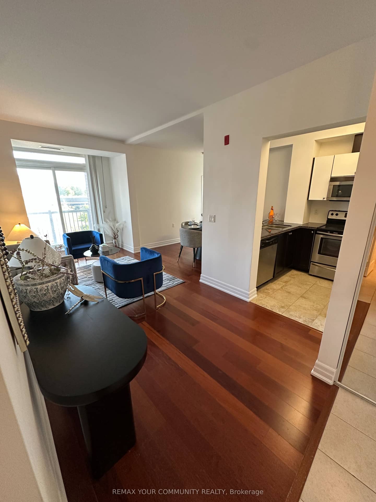 15450 Yonge Street 205, Aurora, ON L4G 0K1