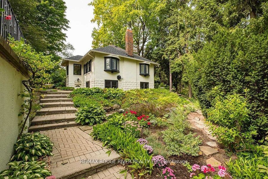 11 Donwoods Drive, Toronto, ON M4N 2E9