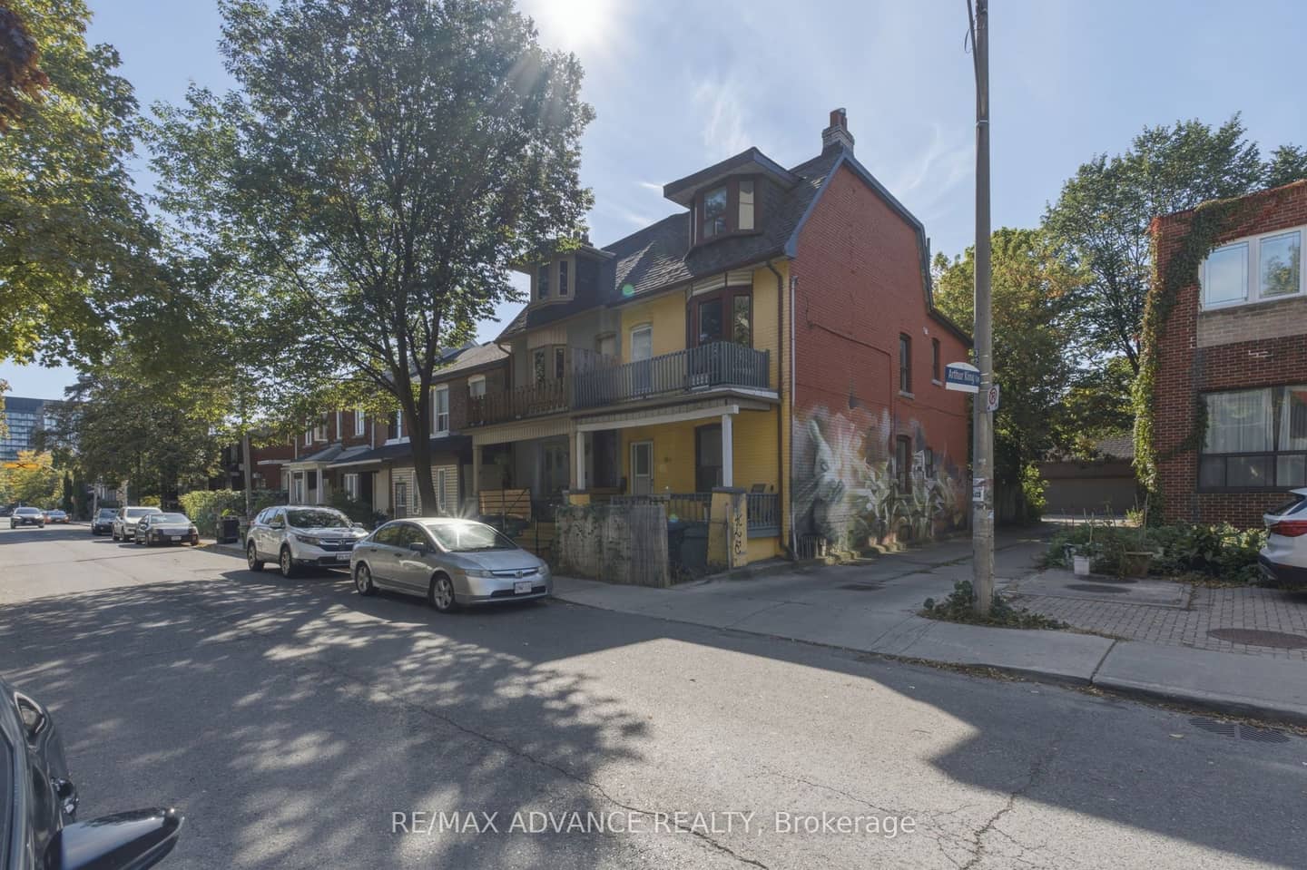 82A Augusta Avenue, Toronto, ON M5T 2L1