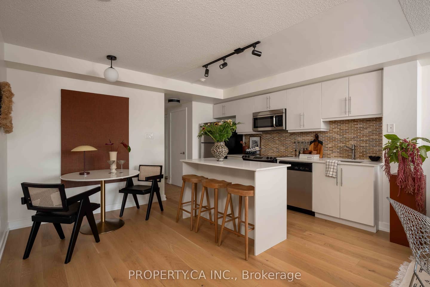 1171 Queen Street W 413, Toronto, ON M6J 0A5