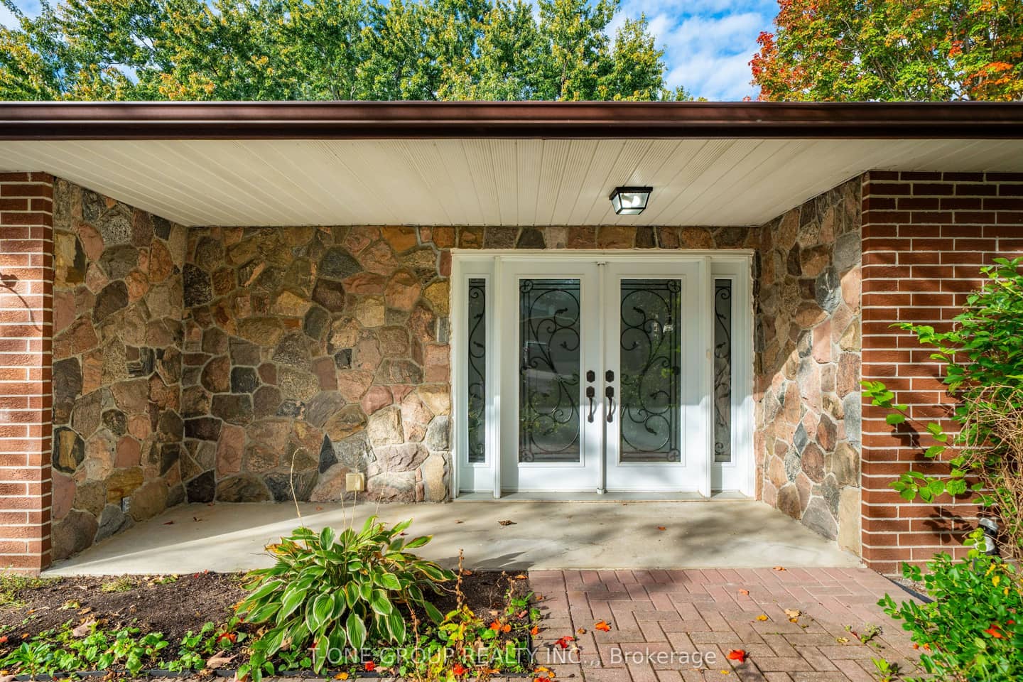 70 Hamilton Drive, Newmarket, ON L3Y 3E8