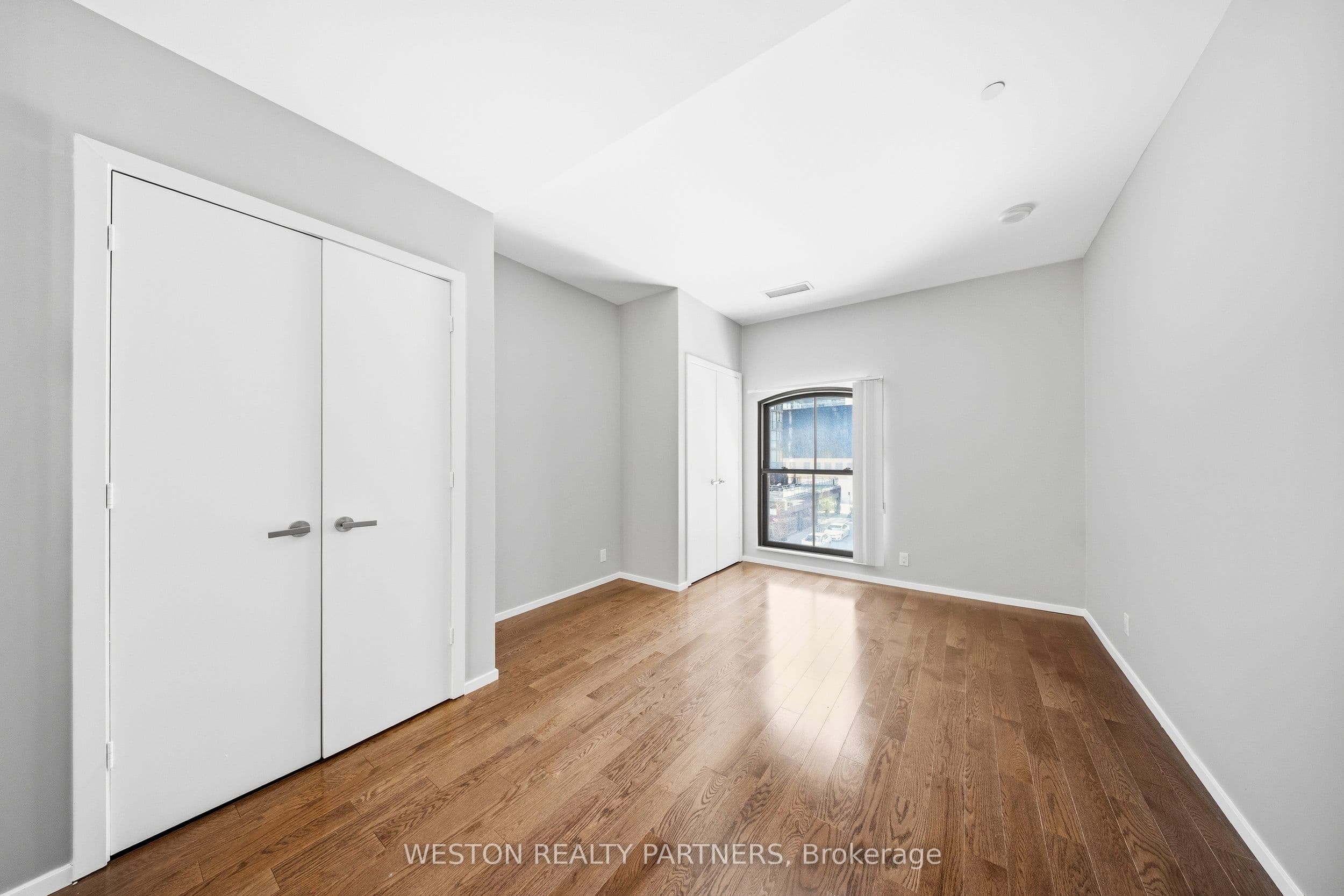 5 st joseph Street 208, Toronto, ON M4Y 0B6