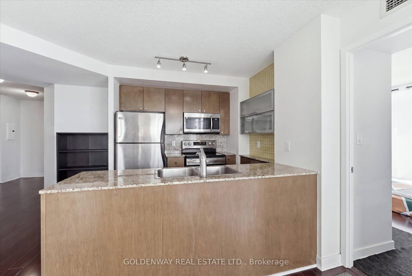 11 Brunel Court 5015, Toronto, ON M5V 3Y3