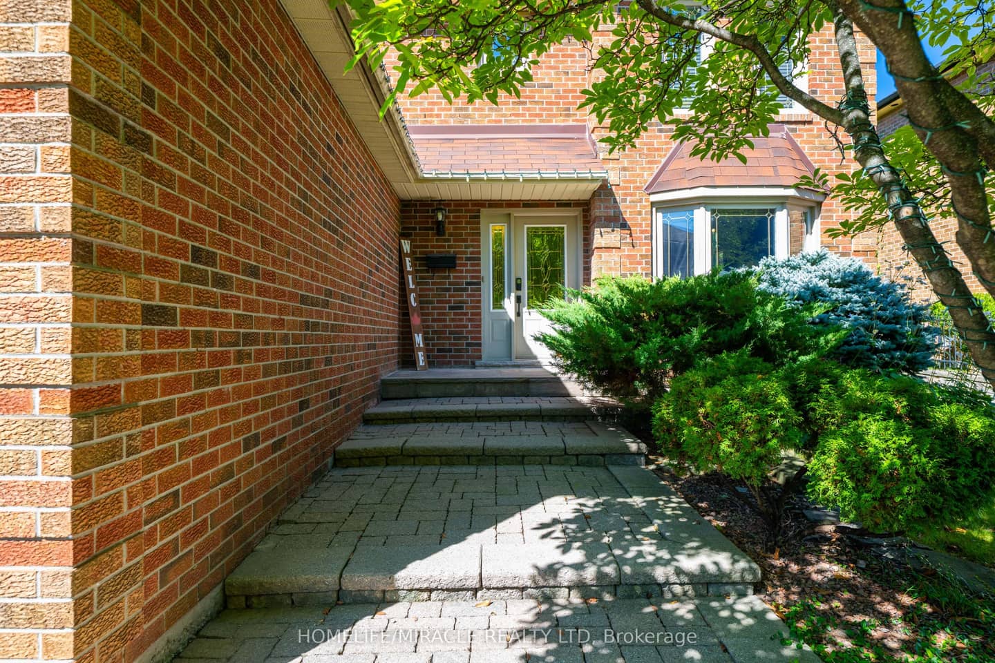 9 Iris Crescent, Brampton, ON L6Z 3H8