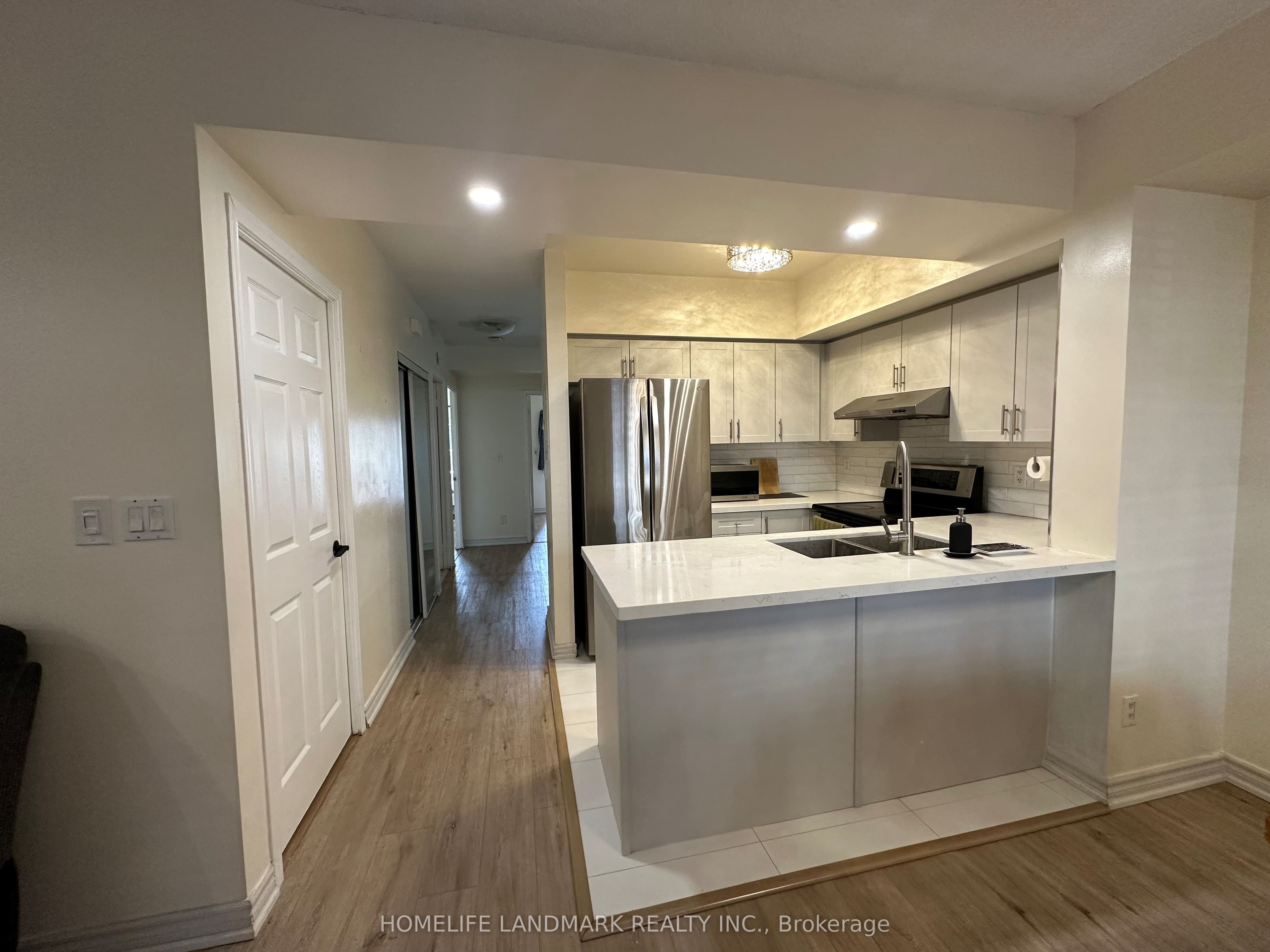 3043 Finch Avenue W 1014, Toronto, ON M9M 0A4