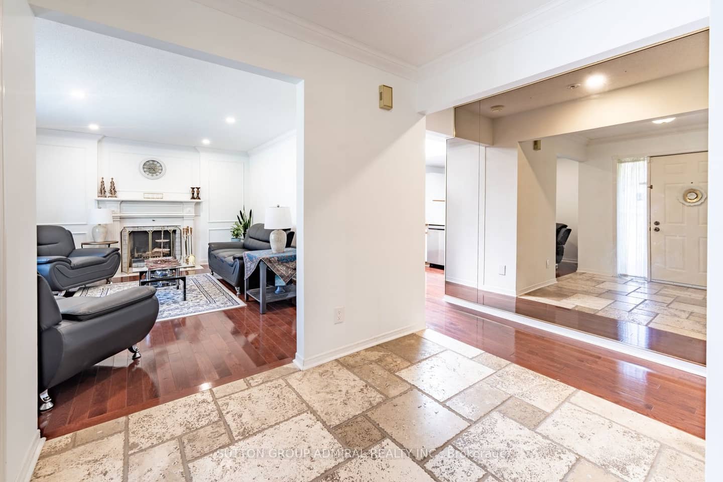 284 Murray Drive, Aurora, ON L4G 6B1