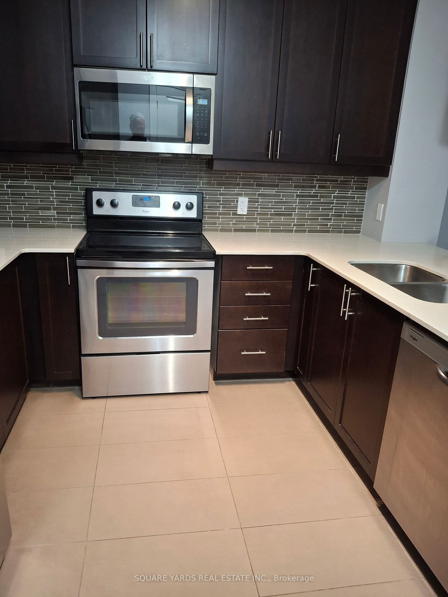 15 Maple Avenue S 1217, Barrie, ON L4N 1R7