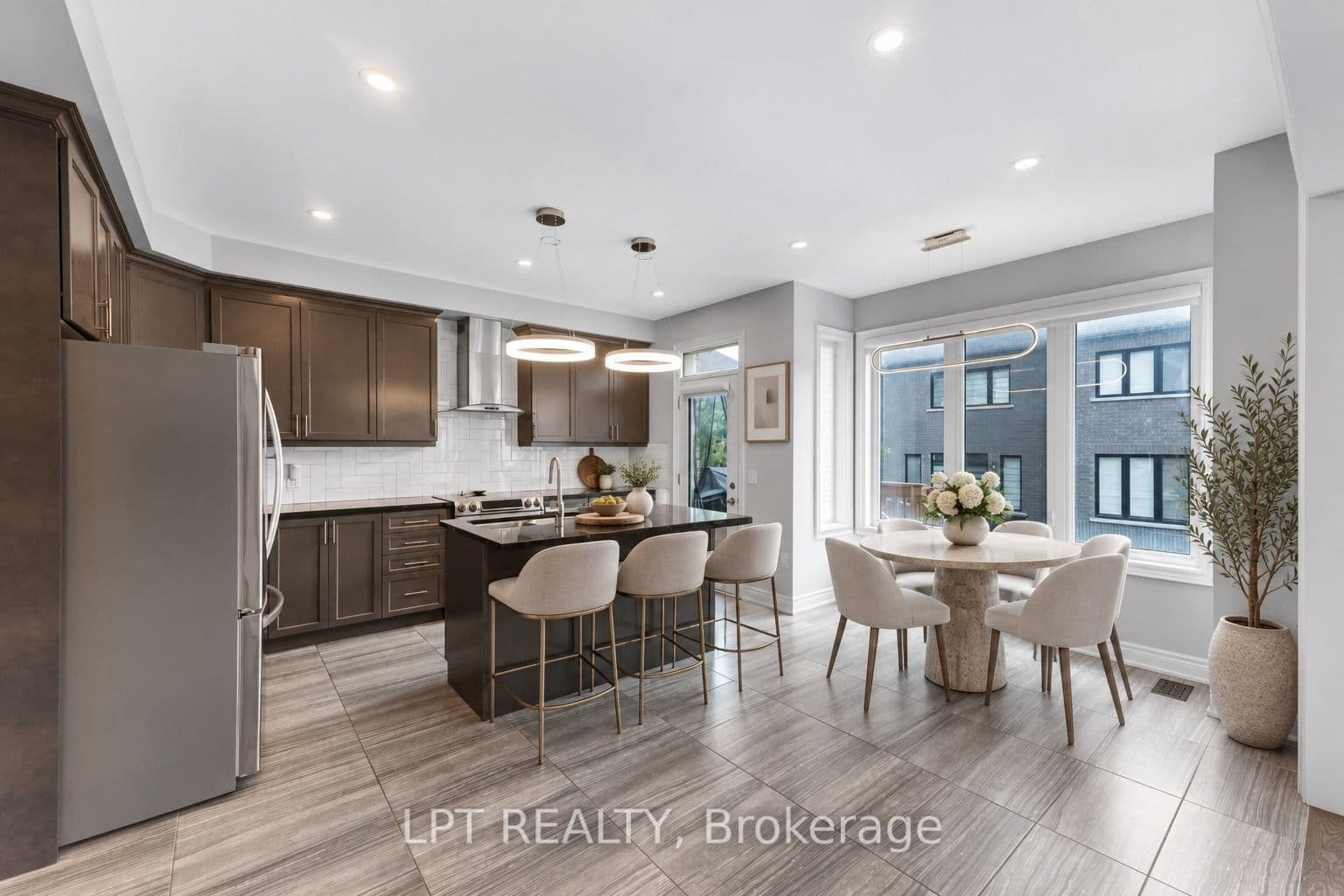 33 Mondial Crescent, East Gwillimbury, ON L9N 0S1