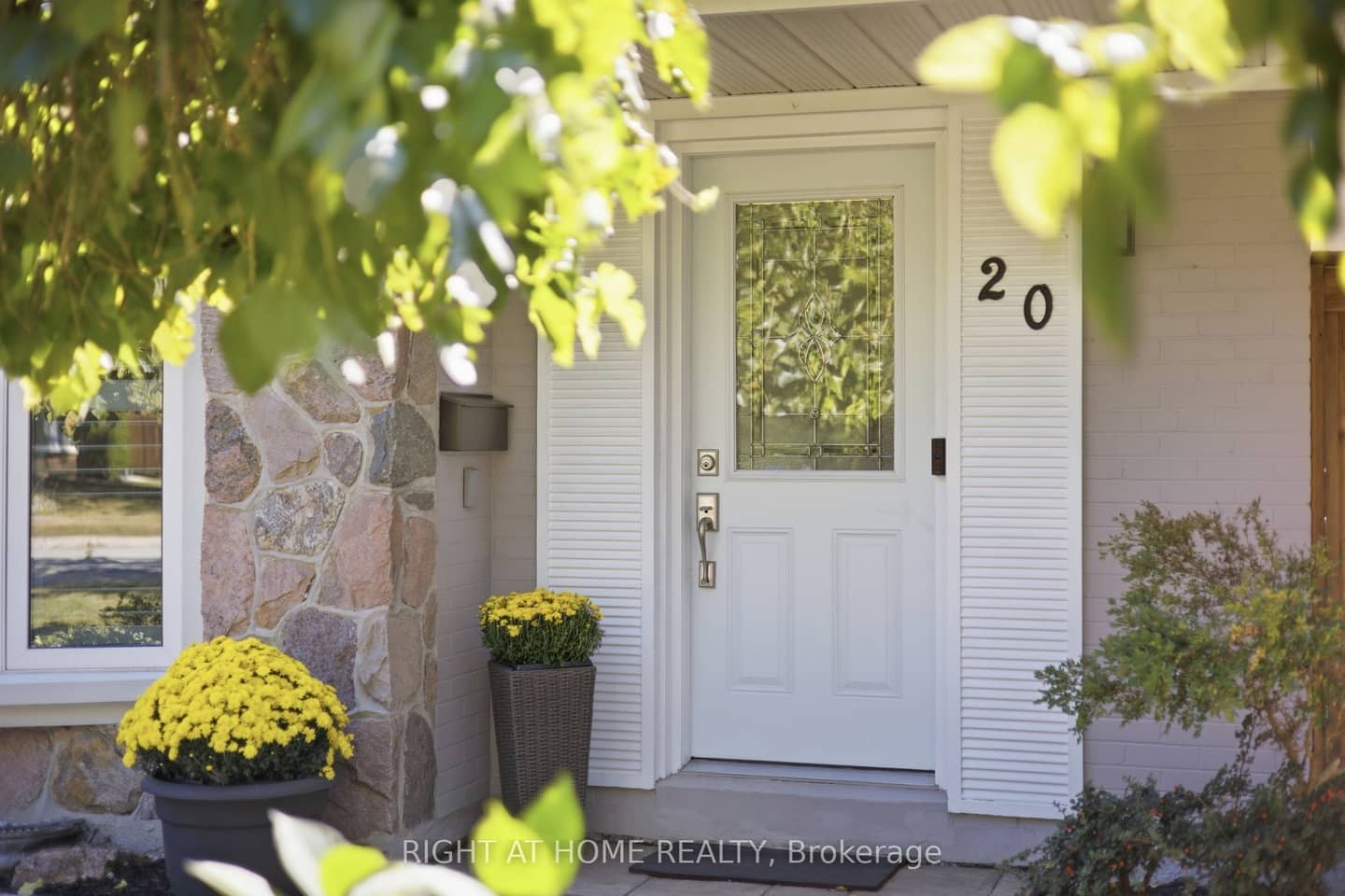 20 Mono Court, Brampton, ON L6W 2G8