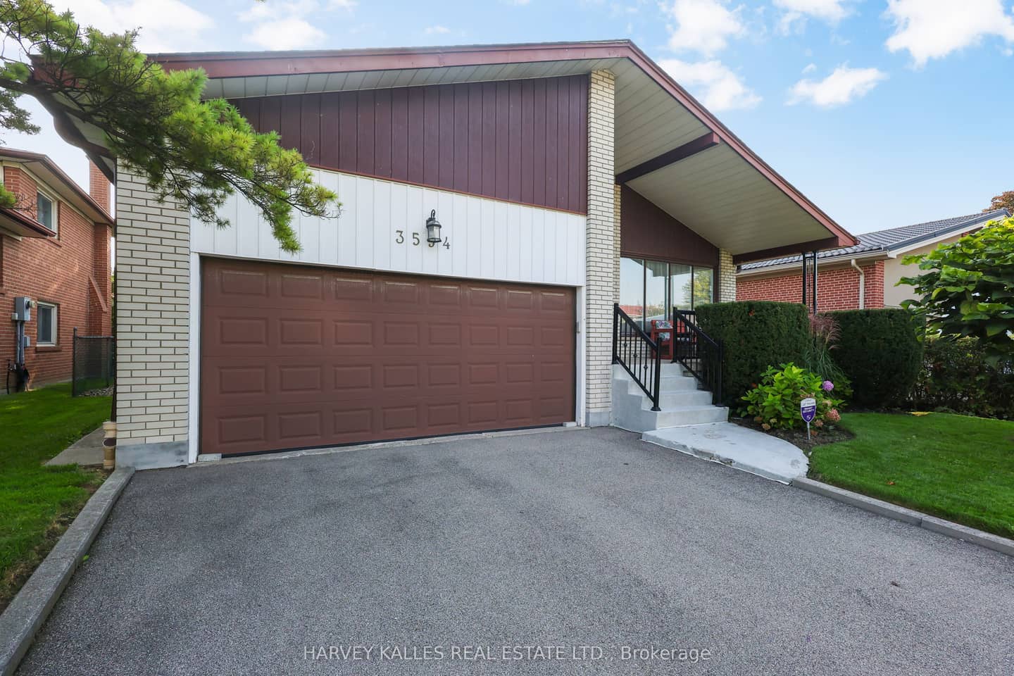 3594 Autumn Harvest Drive, Mississauga, ON L4Y 3S1