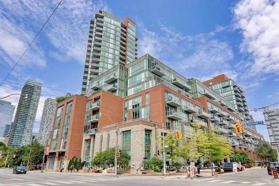 112 George Street S 828, Toronto, ON M5A 2M5