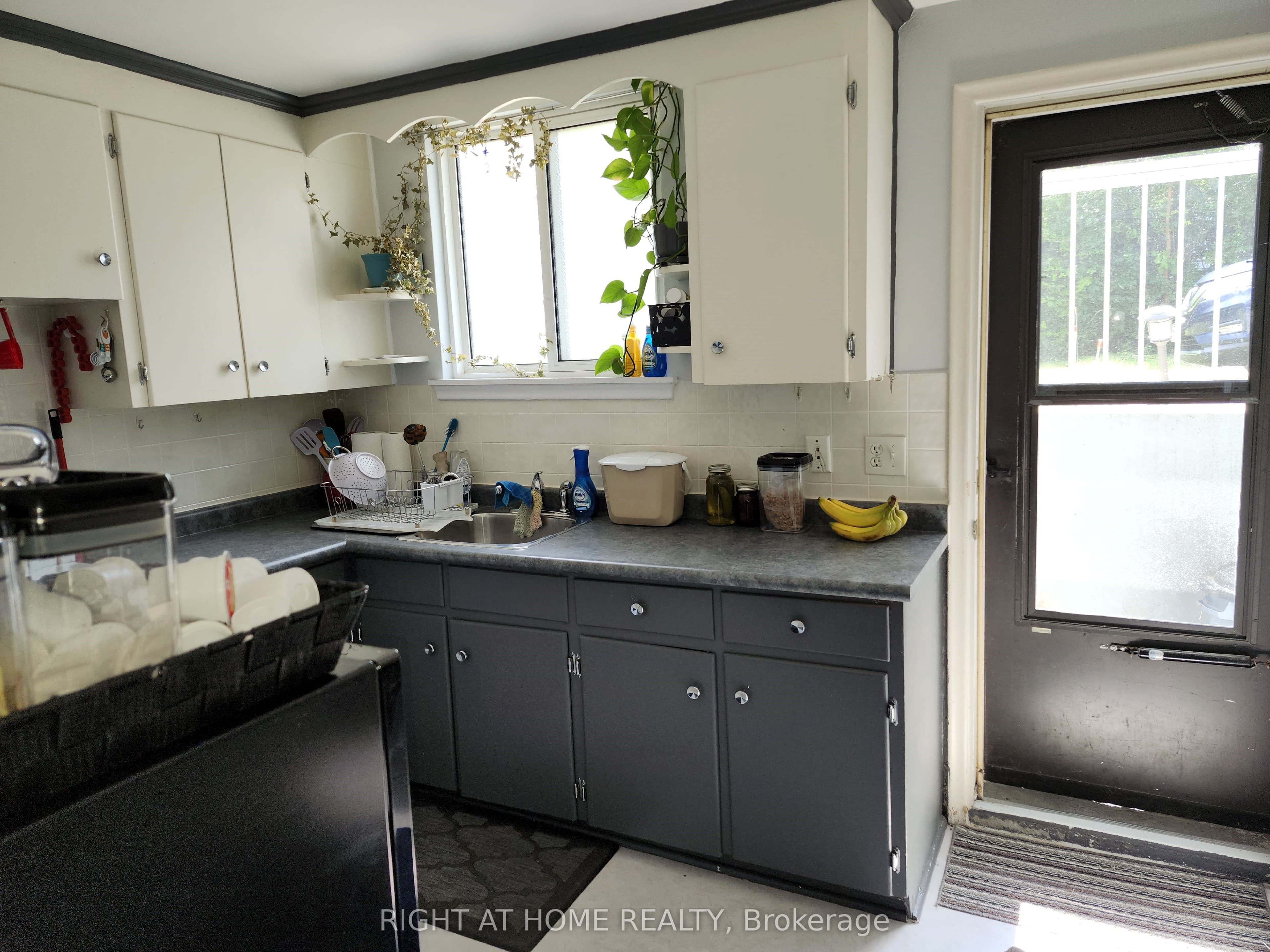 343 Frontenac Avenue, Oshawa, ON L1J 2A7