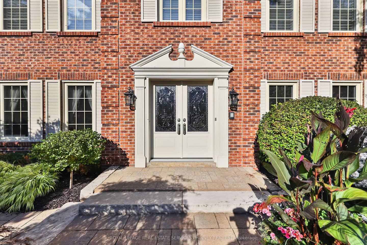 3453 Sawmill Valley Drive, Mississauga, ON L5L 3A3