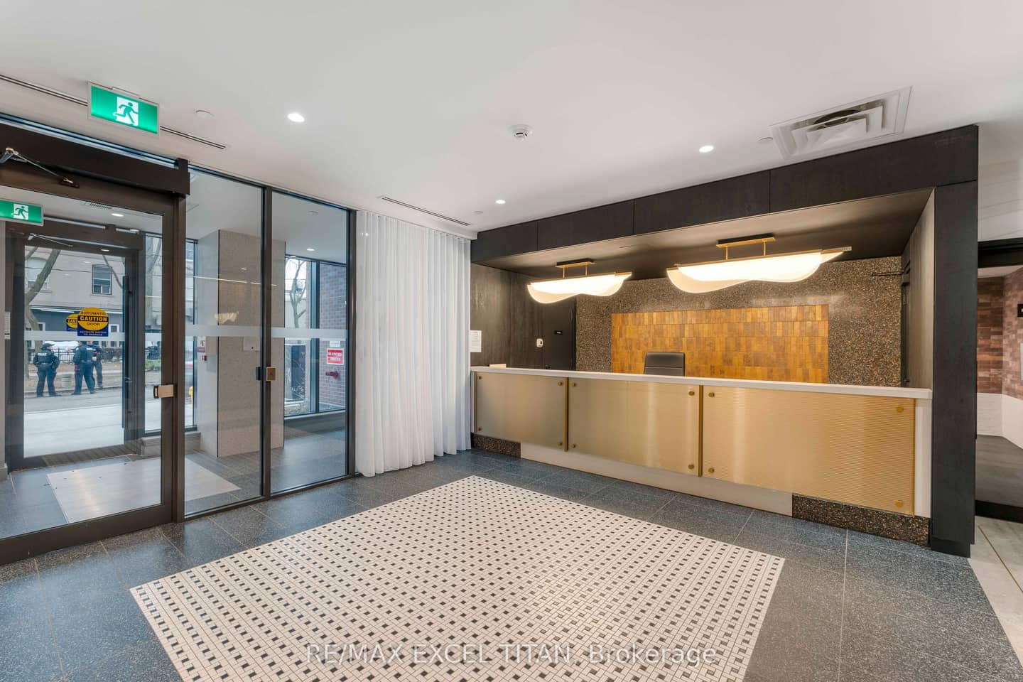 5 Lakeview Avenue 611, Toronto, ON M6J 0H3