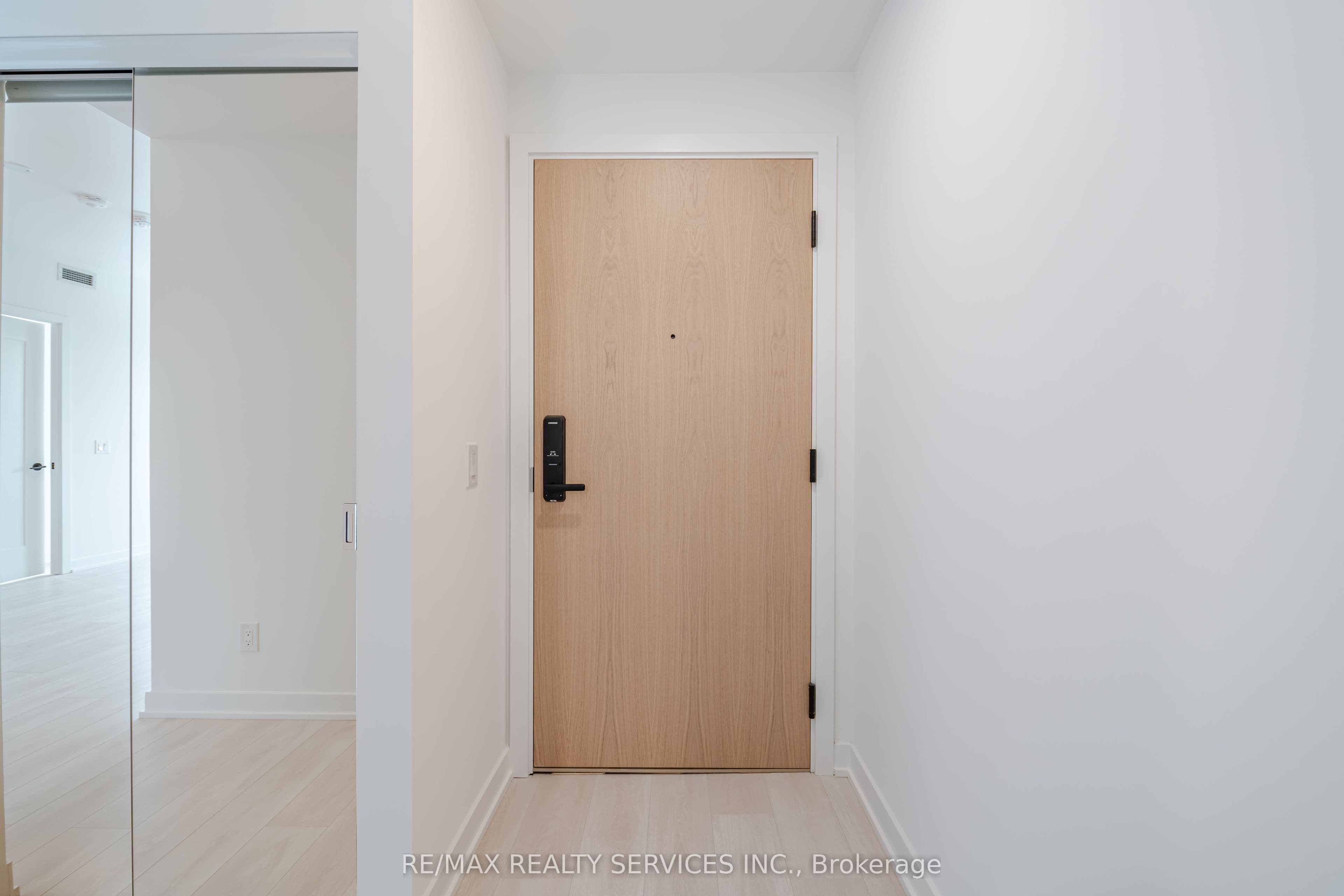 5 Defries Street 2208, Toronto, ON M5A 0W7