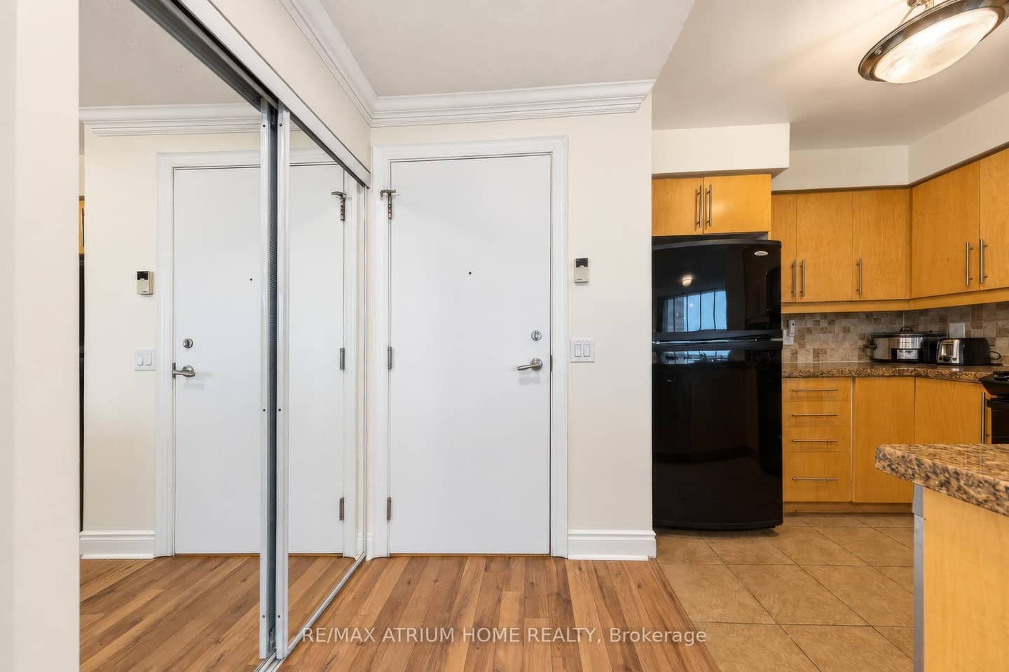 25 Greenview Avenue 2320, Toronto, ON M2M 1R2