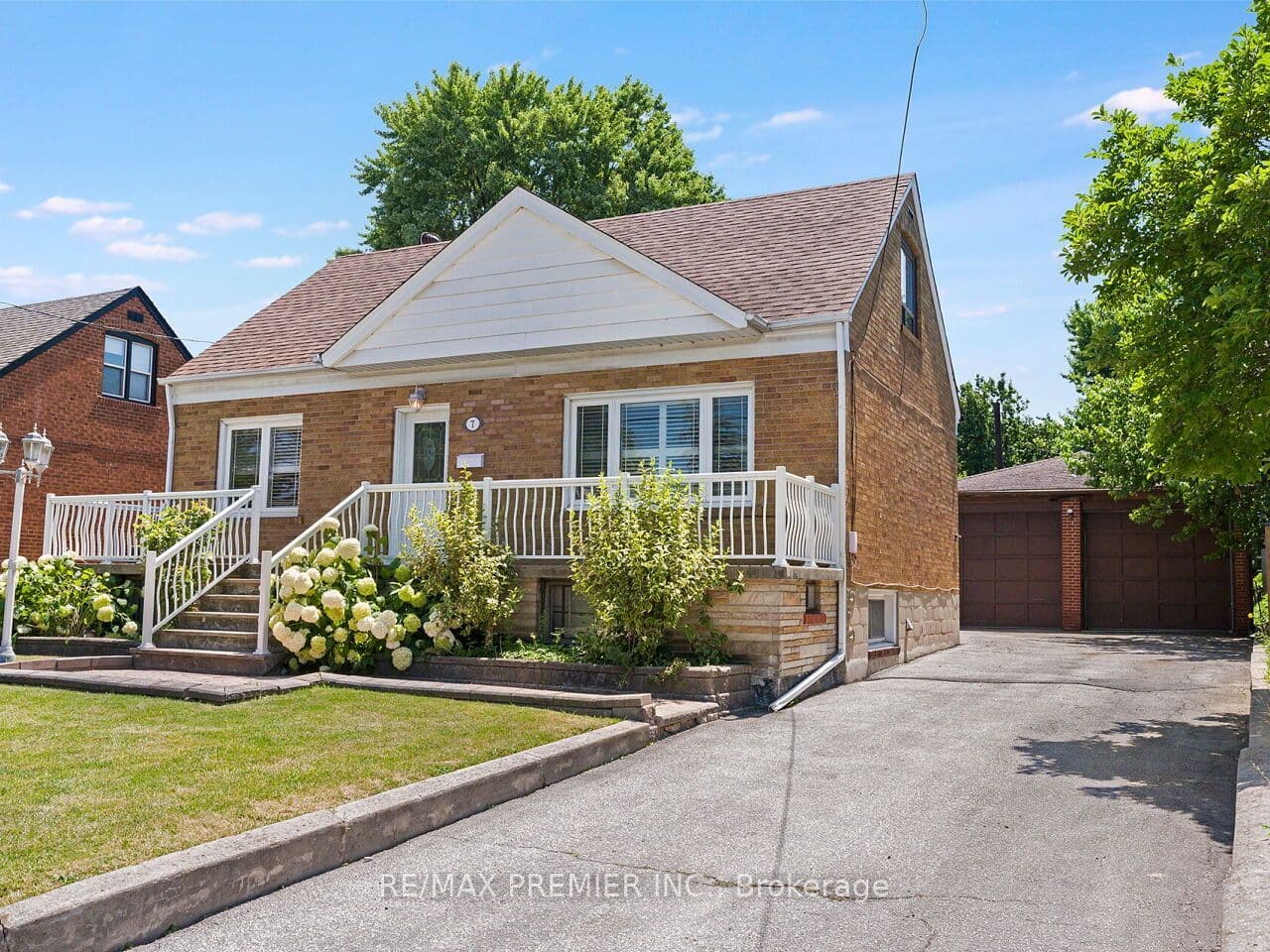 7 Mayall Avenue, Toronto, ON M3L 1E3
