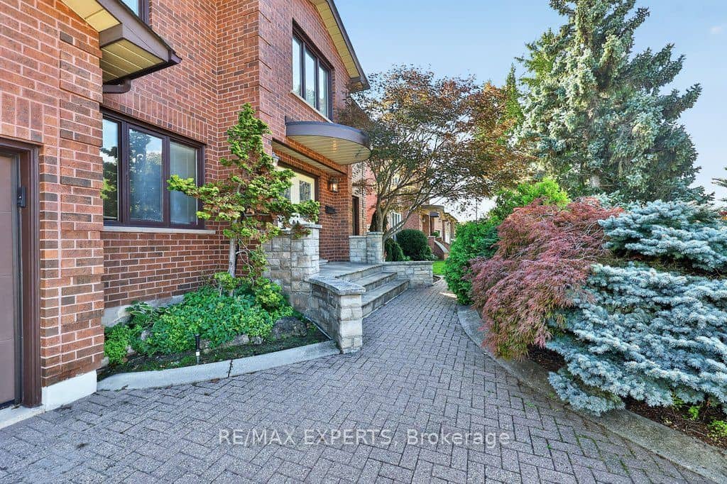 96 Benjamin Drive, Vaughan, ON L4L 1H9