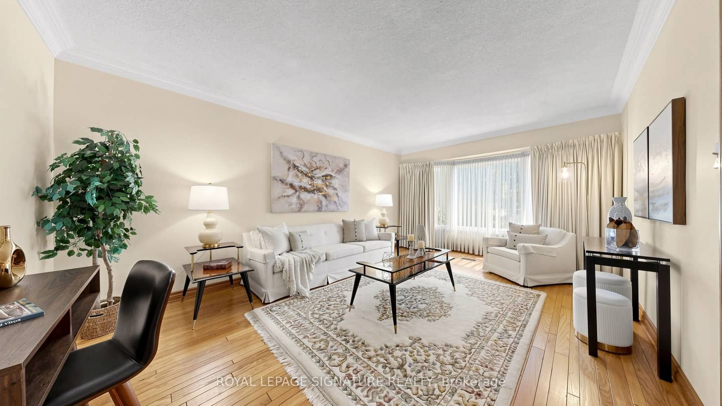 8 Royal Garden Boulevard, Vaughan, ON L4L 7C3