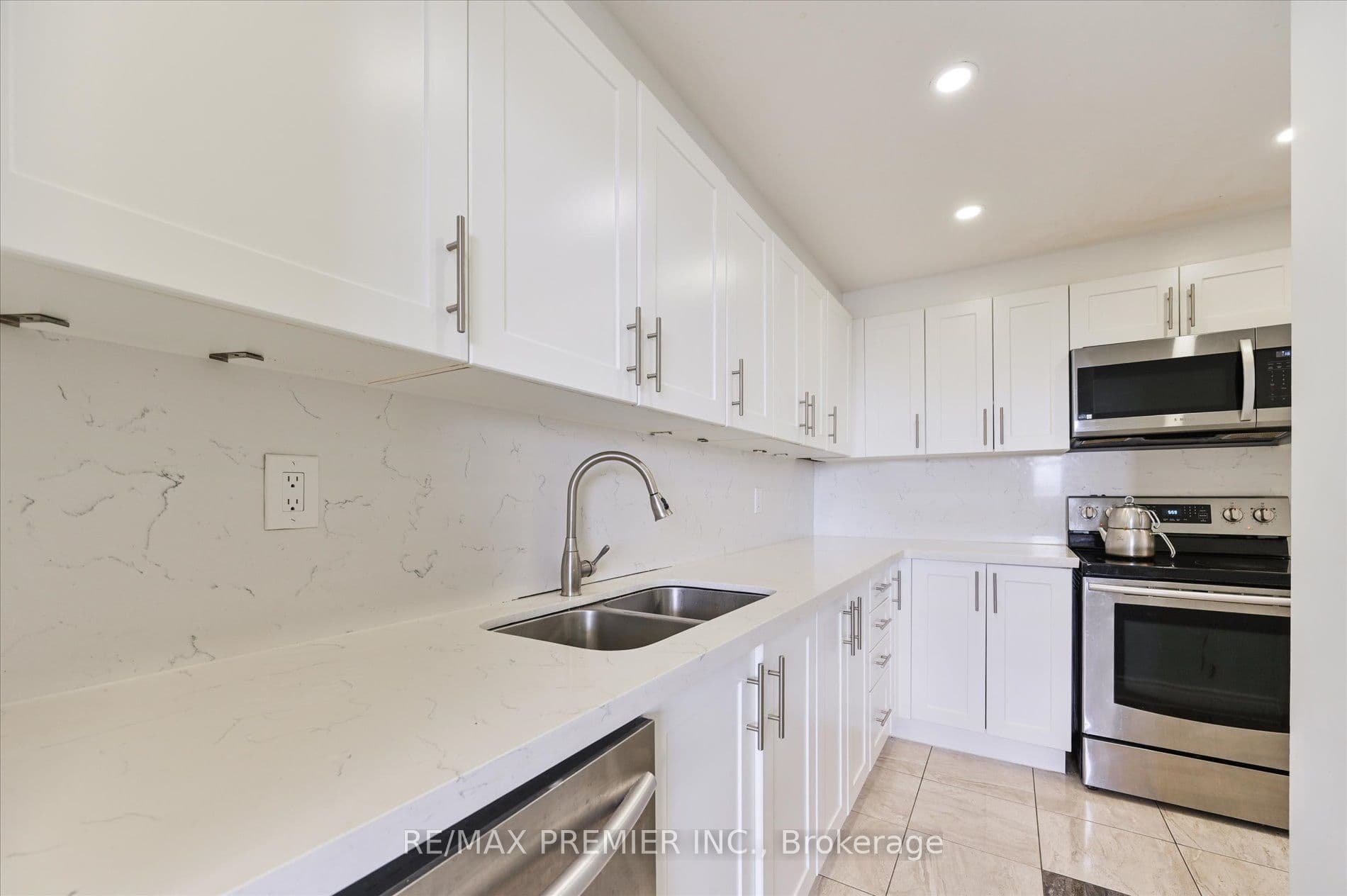 80 Grandravine Drive 716, Toronto, ON M3J 1B2