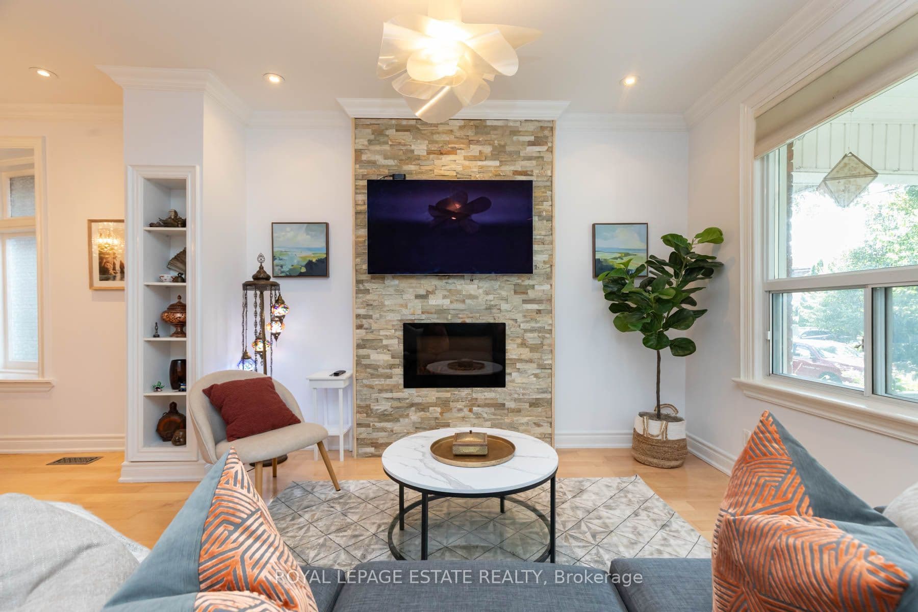 48 Bloomfield Avenue, Toronto, ON M4L 2G3