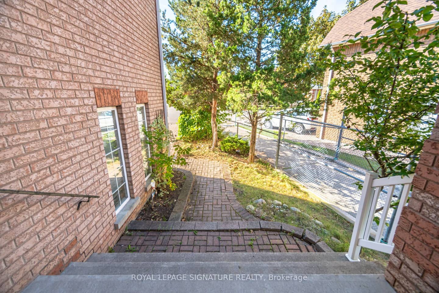 306 Cossack Court, Mississauga, ON L5B 4C2