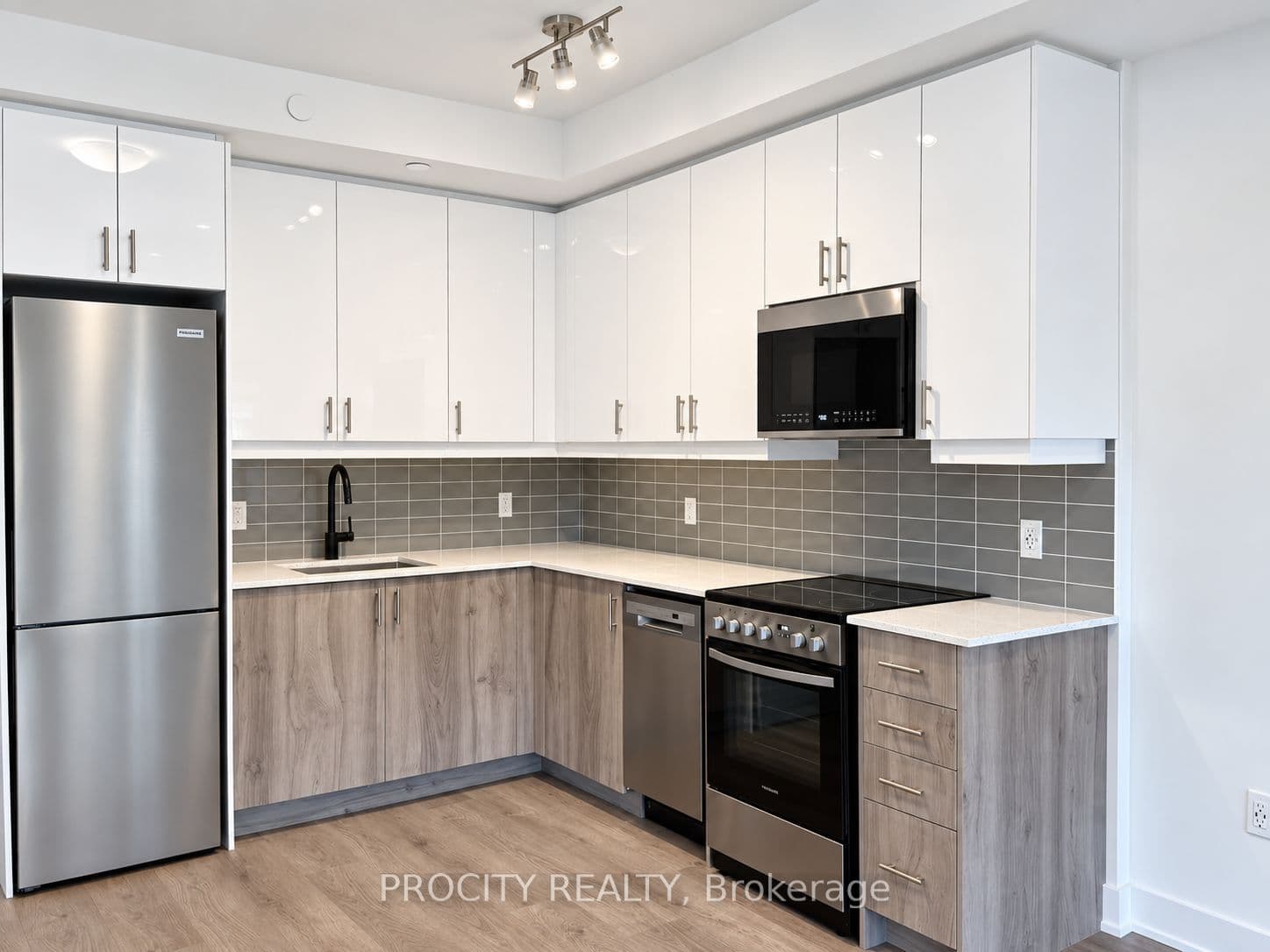 2343 KHALSA Gate 129, Oakville, ON L6M 5R6