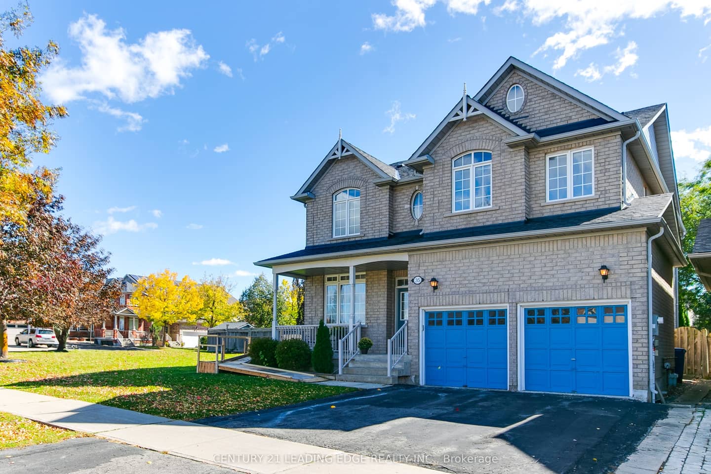 35 Hartwell Way, Aurora, ON L4G 7X4