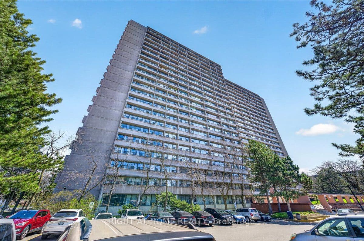 100 Leeward Glenway 708, Toronto, ON M3C 2Z1