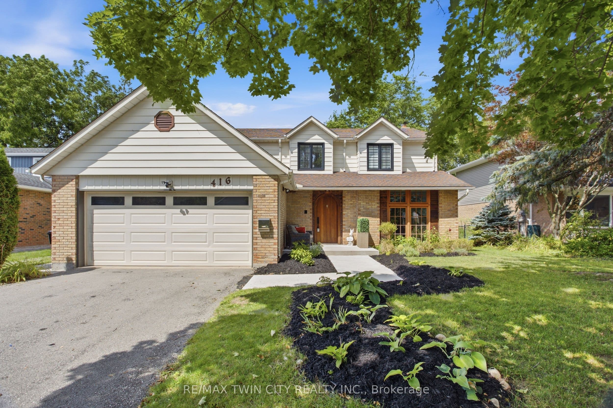 416 Clairbrook Crescent, Waterloo, ON N2L 5V7