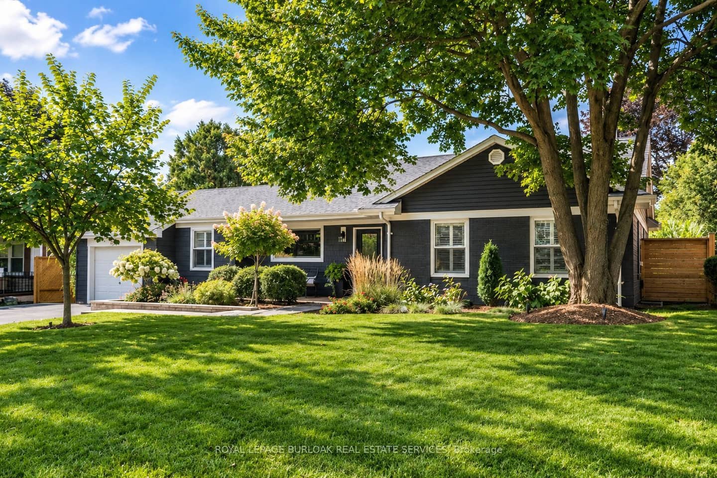 896 Eagle Drive, Burlington, ON L7T 3A4