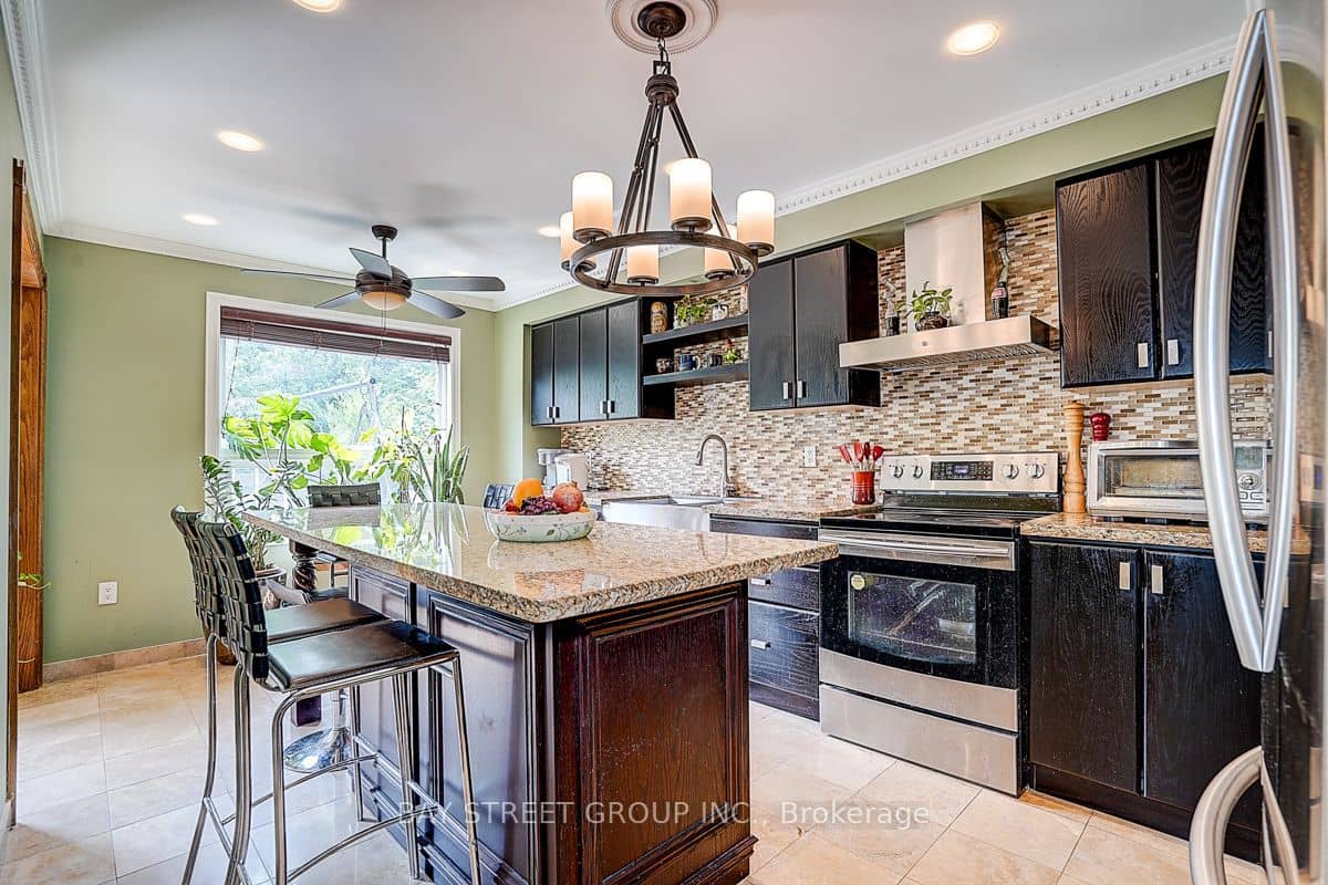 304 Charlton Avenue, Vaughan, ON L4J 6H4