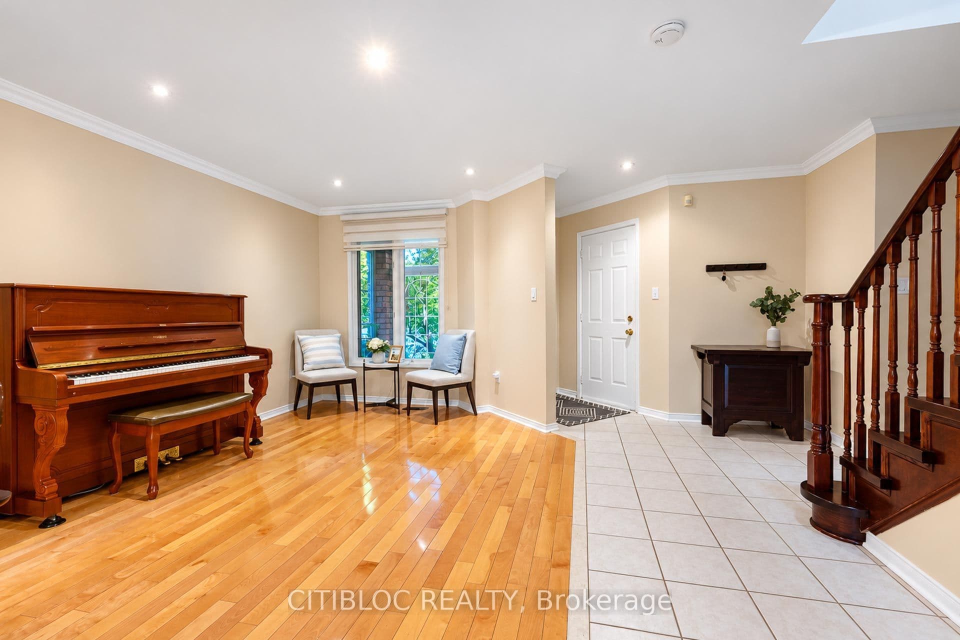 33 Desert View Crescent, Richmond Hill, ON L4C 0K3