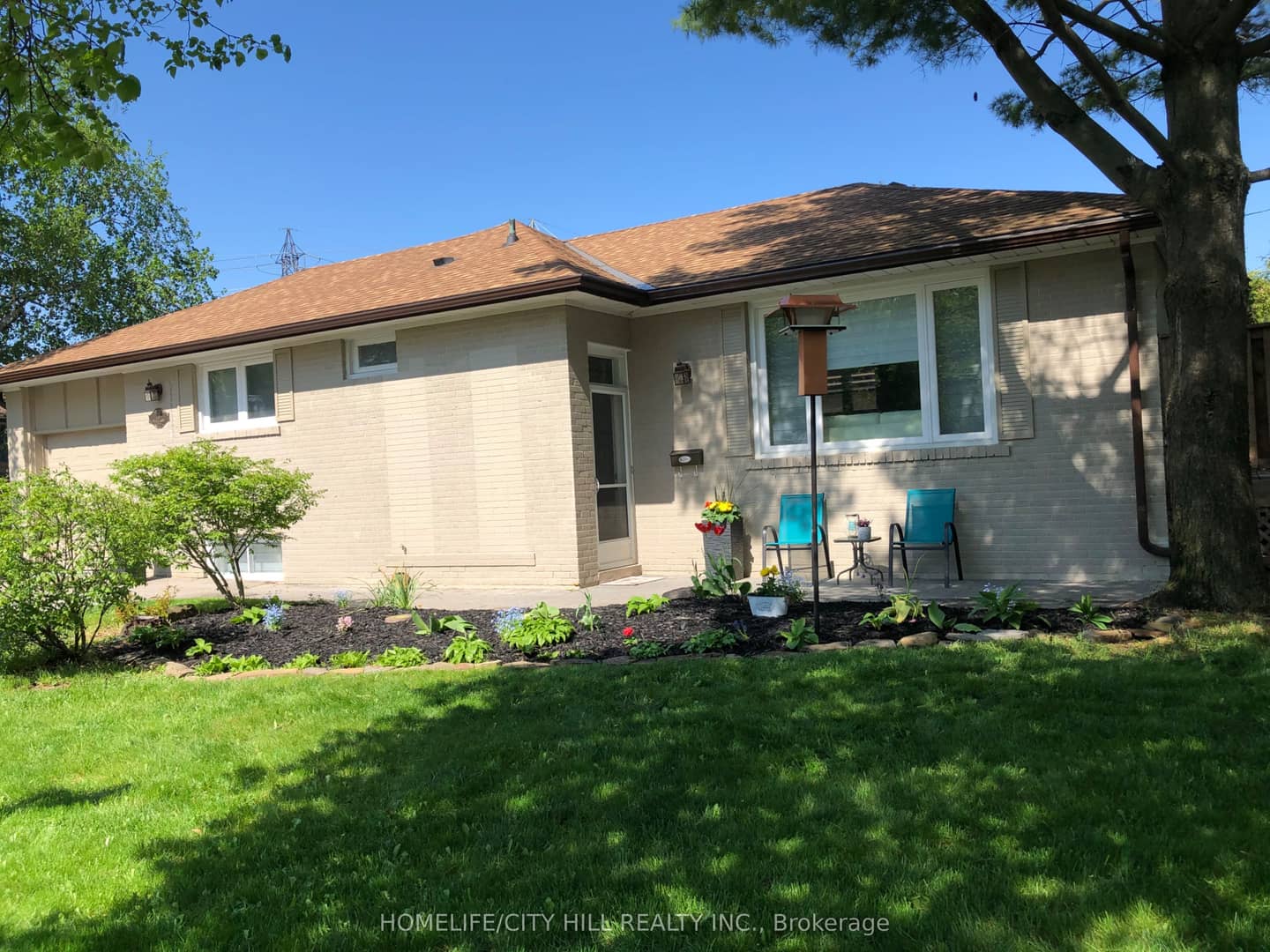 23 Bentley Drive, Toronto, ON M8Z 3M2