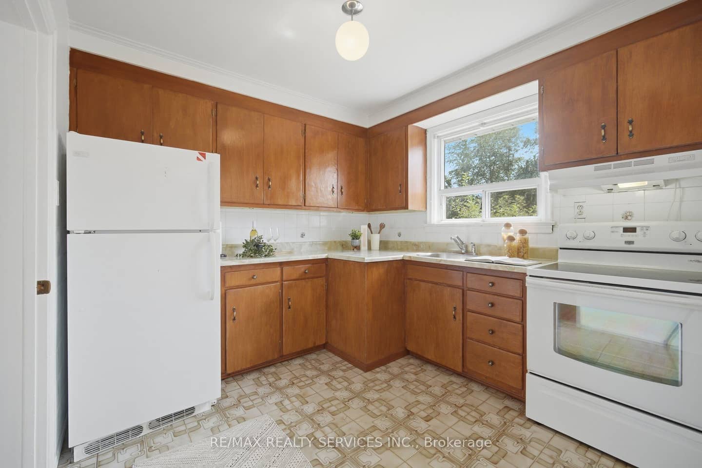27 Edgemont Drive, Brampton, ON L6V 1K9