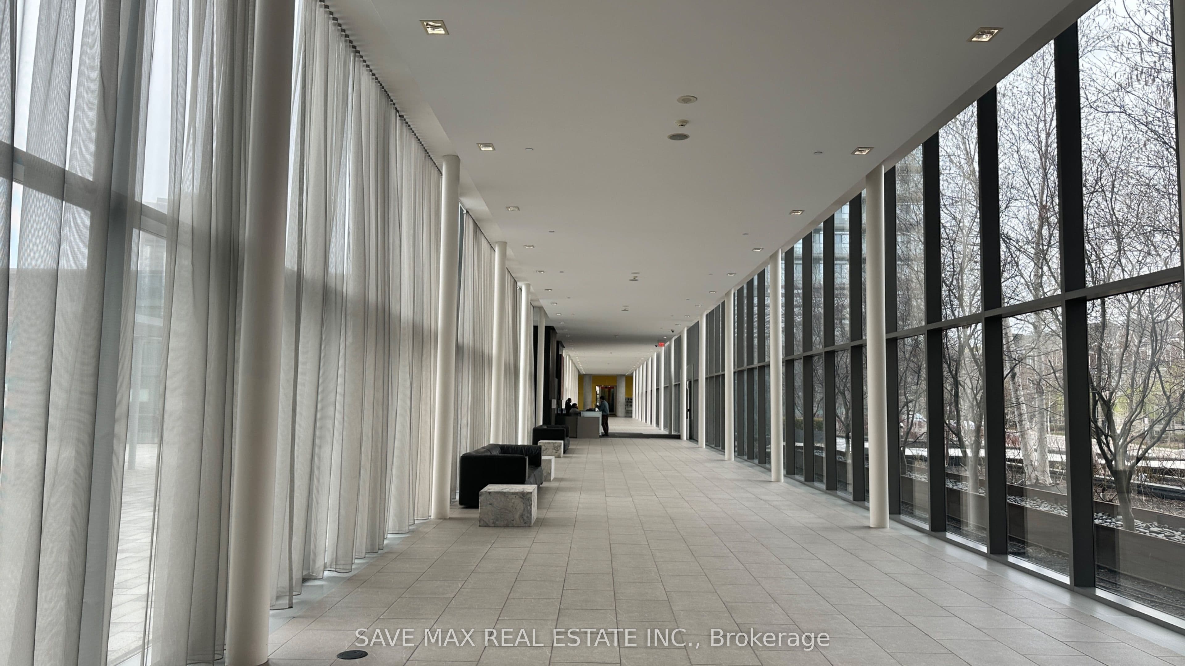 105 The Queensway Avenue 3213, Toronto, ON M6S 2A2