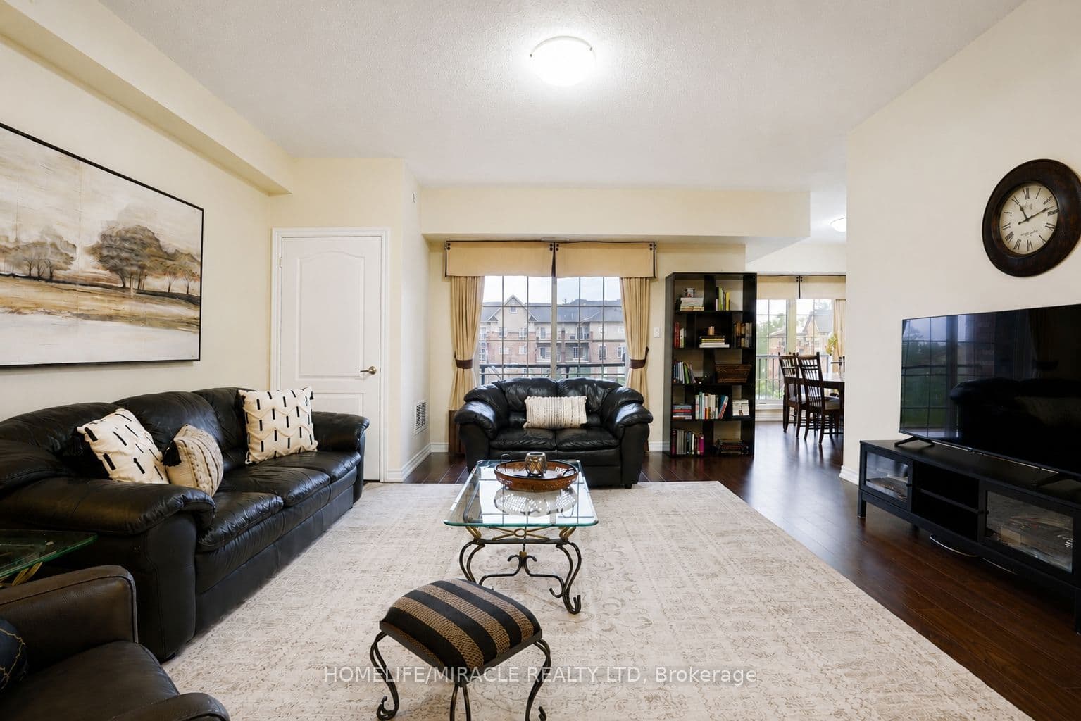 39 Ferndale Drive S 312, Barrie, ON L4N 5T5